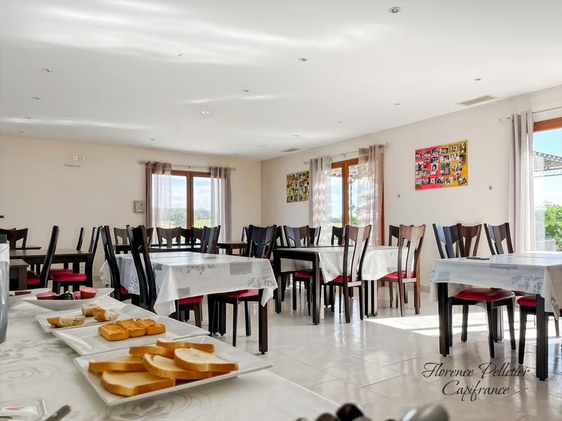 Maison - 605 m² - 18 pièces