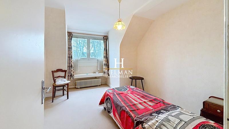 Maison - 245 m² - 10 pièces