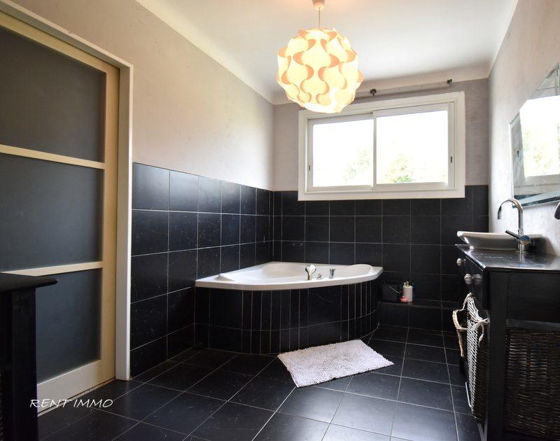 Maison traditionnelle - 200 m² - 6 pièces