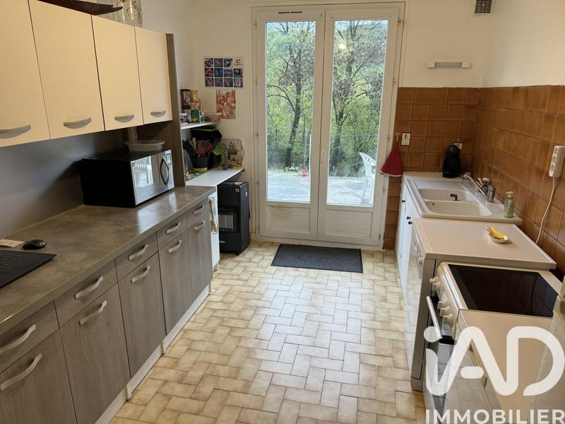 Maison - 245 m² - 9 pièces