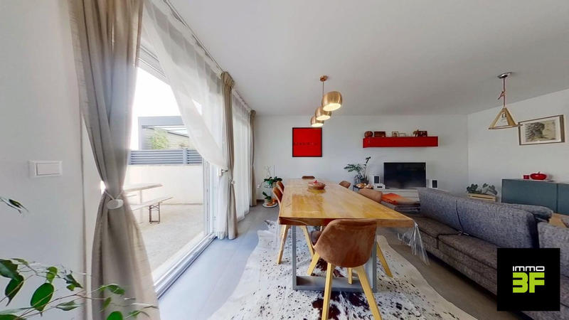 Maison traditionnelle - 94 m² - 5 pièces