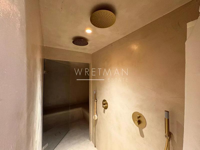 Maison - 240 m² - 8 pièces