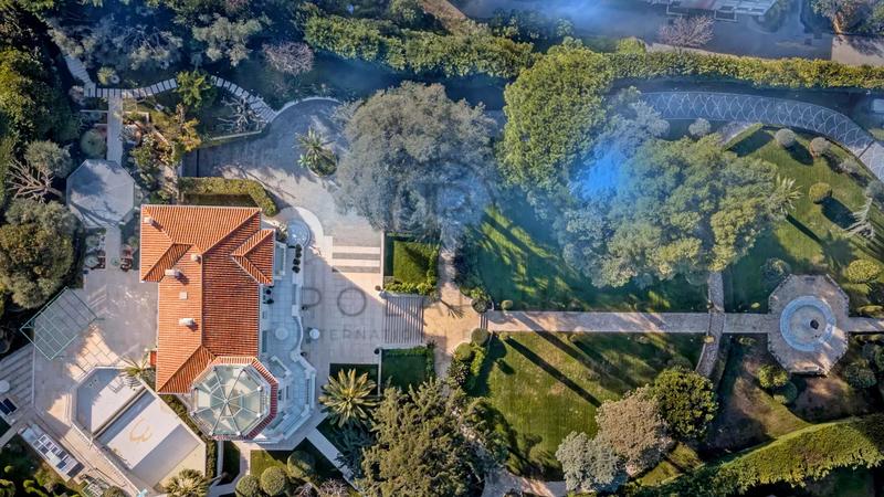 Villa - 1 000 m² - 15 pièces