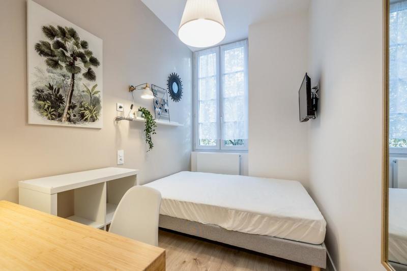 Maison - 241 m² - 12 pièces