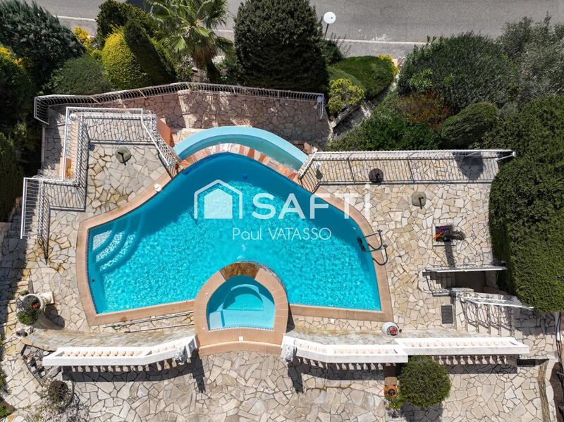 Villa - 225 m² - 9 pièces