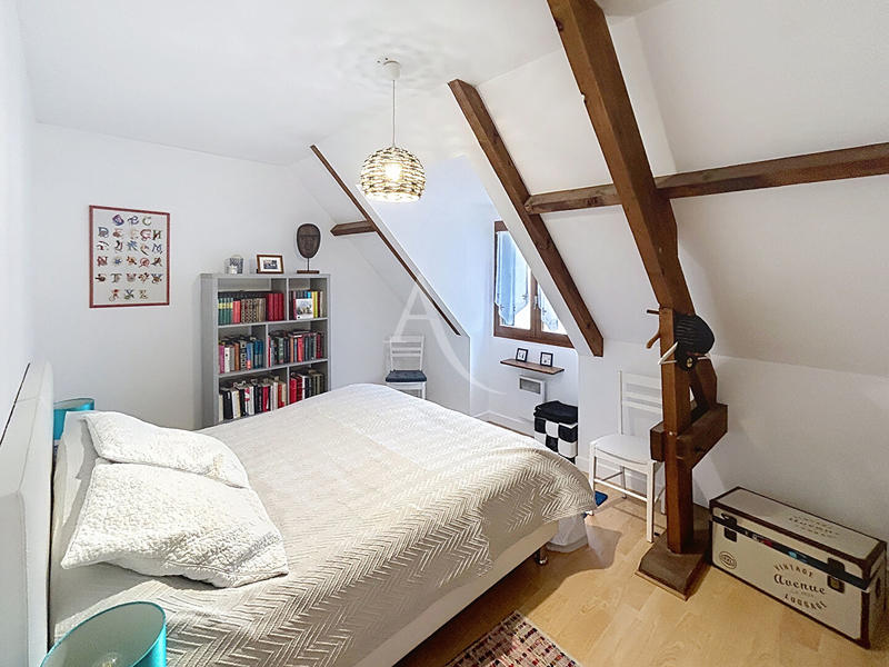 Maison - 178 m² - 9 pièces