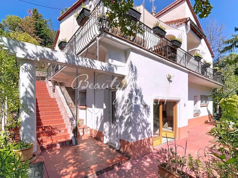 Maison - 200 m² - 9 pièces