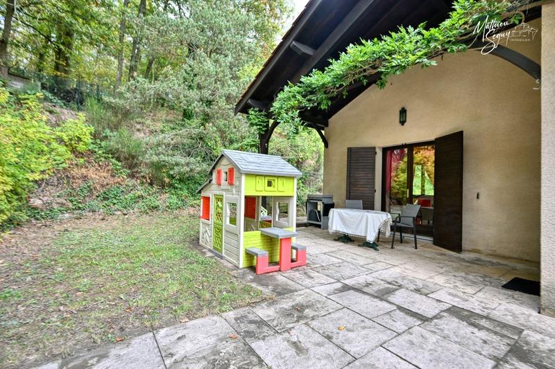 Maison - 250 m² - 10 pièces