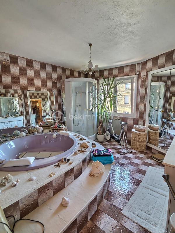 Maison - 328 m² - 8 pièces