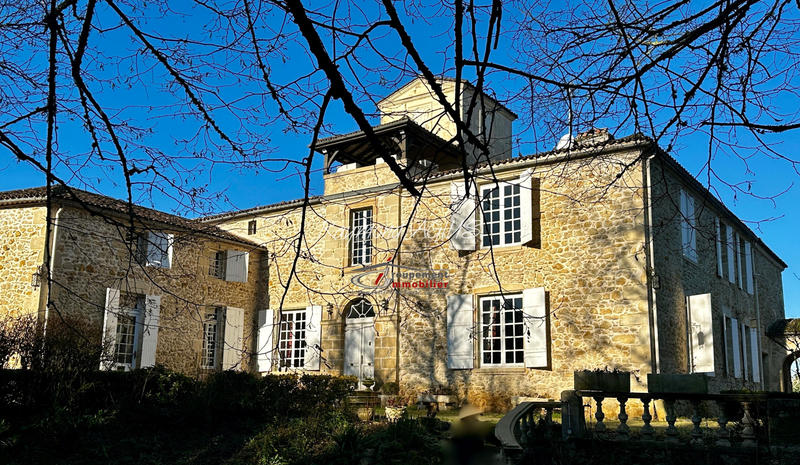 Maison - 510 m² - 11 pièces