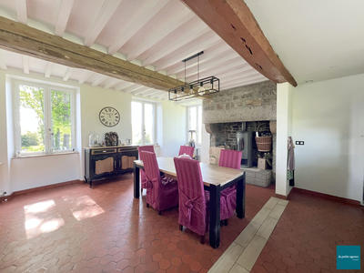 Maison - 350 m² - 11 pièces