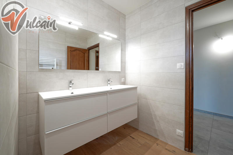 Maison - 227 m² - 8 pièces