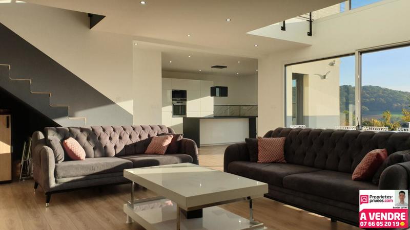 Maison - 213 m² - 8 pièces