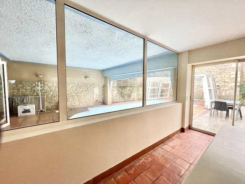 Maison - 250 m² - 11 pièces