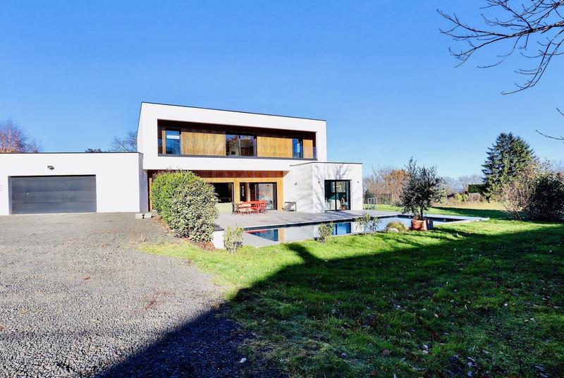 Villa - 250 m² - 9 pièces