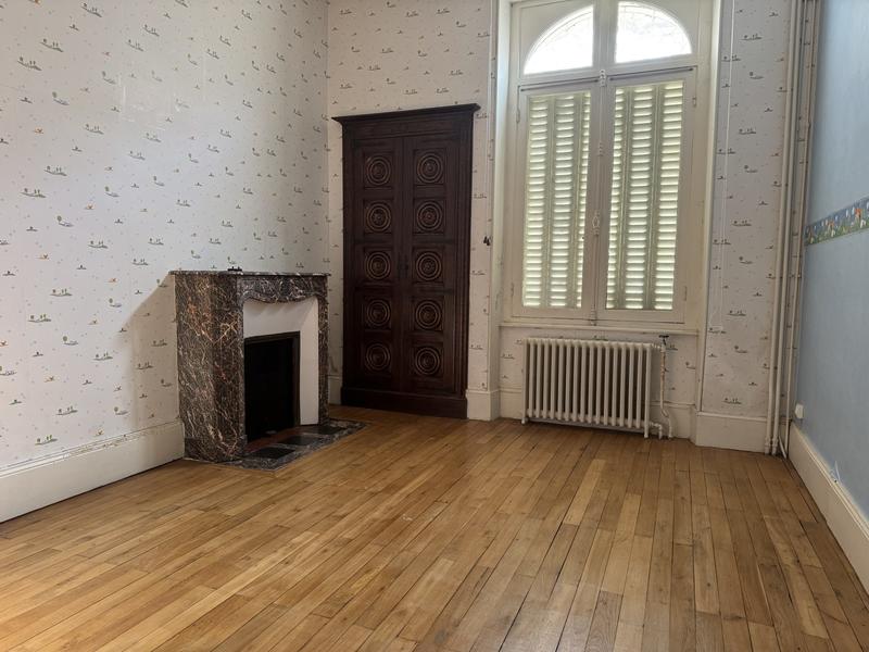 Maison - 280 m² - 12 pièces