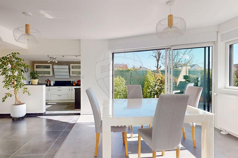 Maison d'architecte - 232 m² - 8 pièces