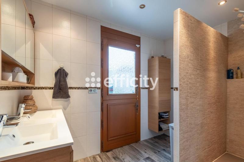 Maison - 137 m² - 6 pièces