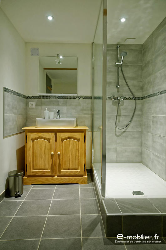 Maison contemporaine - 303 m² - 9 pièces