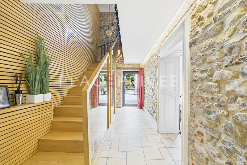 Maison - 540 m² - 13 pièces