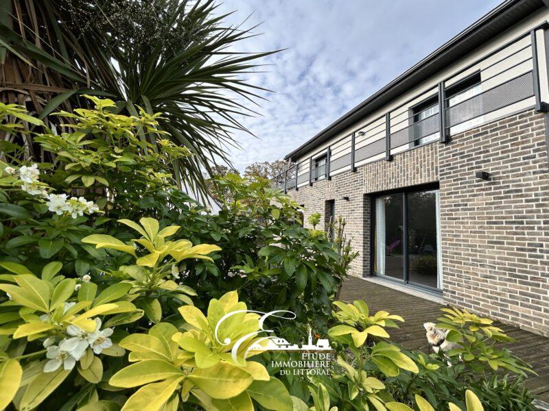 Maison - 299 m² - 9 pièces