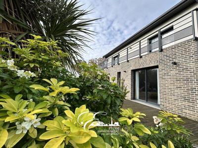 Maison - 299 m² - 9 pièces