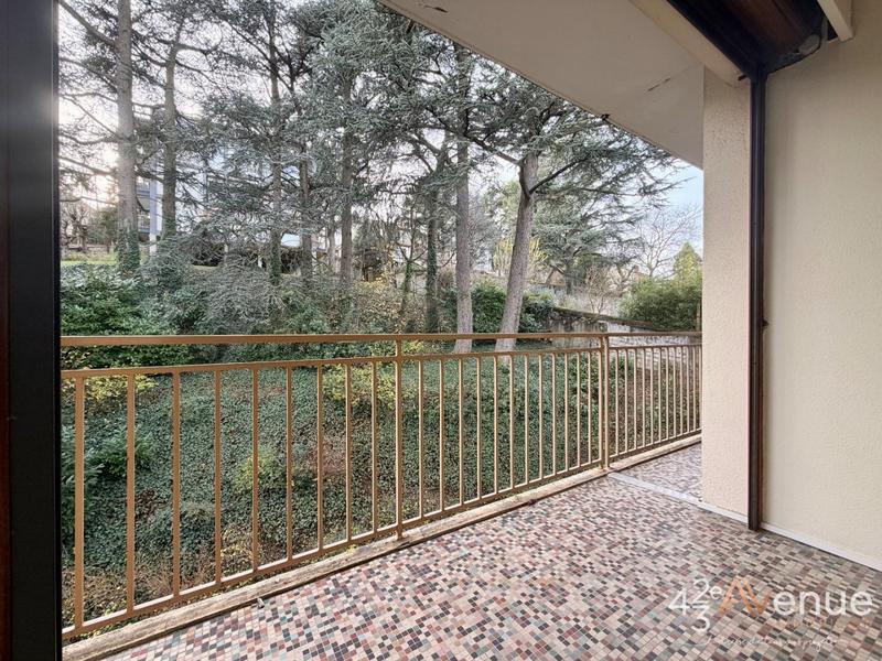 Appartement - 144 m² - 5 pièces