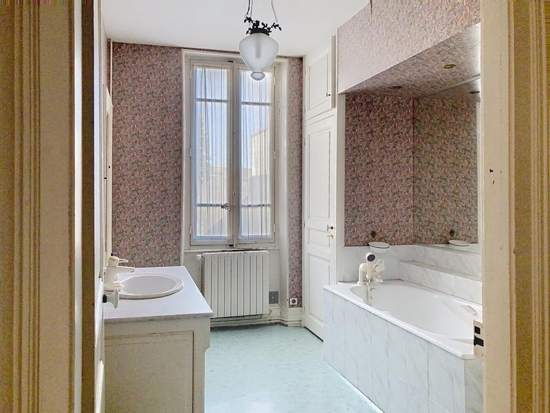 Maison - 220 m² - 6 pièces