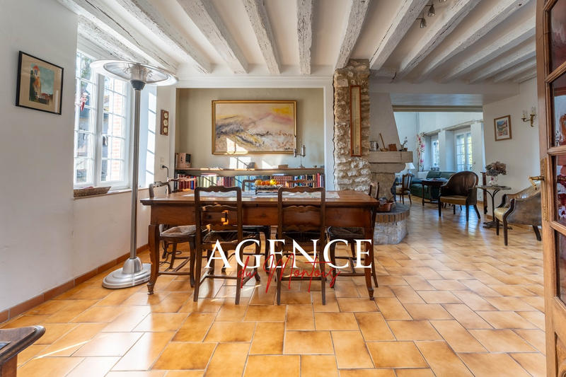 Maison - 276 m² - 11 pièces