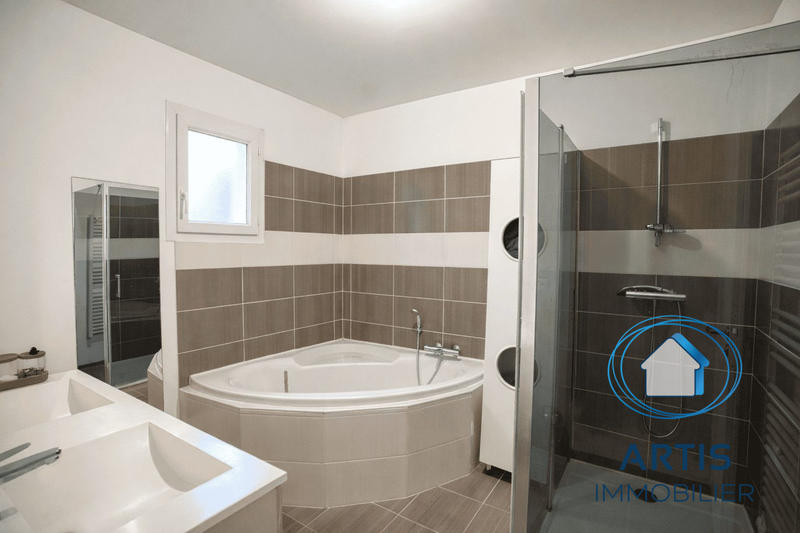 Maison traditionnelle - 135 m² - 5 pièces