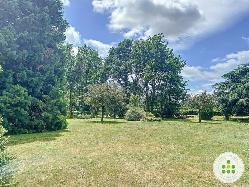 Maison - 330 m² - 8 pièces