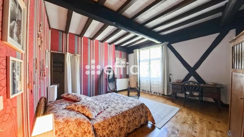 Maison - 250 m² - 8 pièces