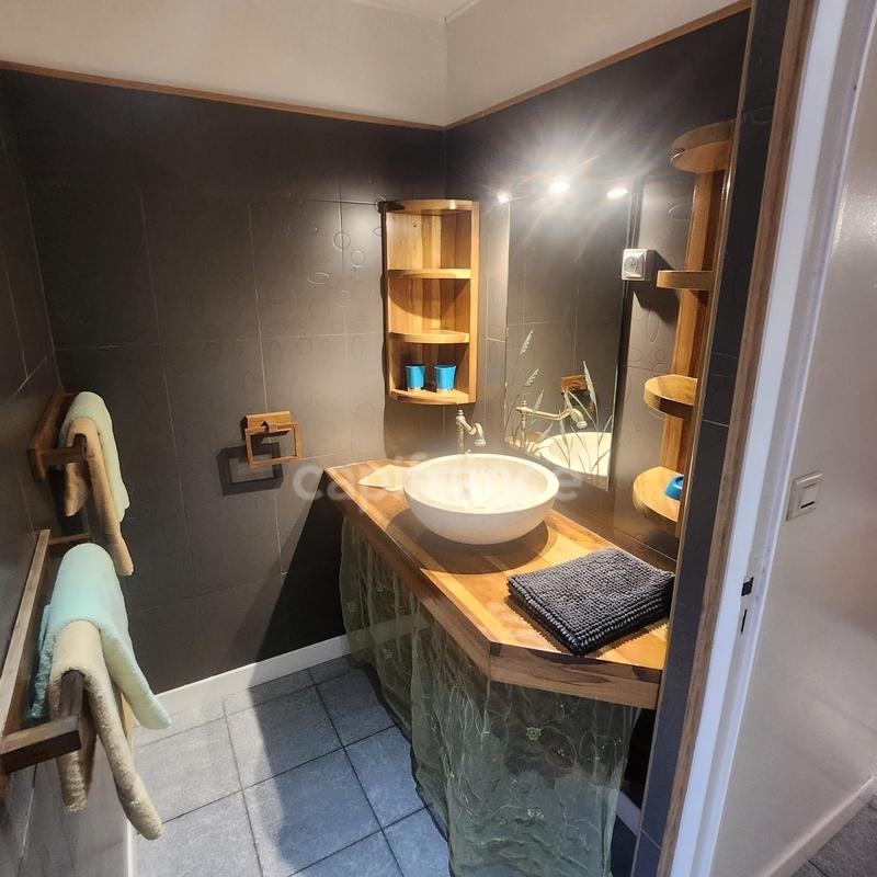 Propriété - 220 m² - 13 pièces