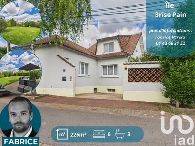 Maison - 216 m² - 8 pièces