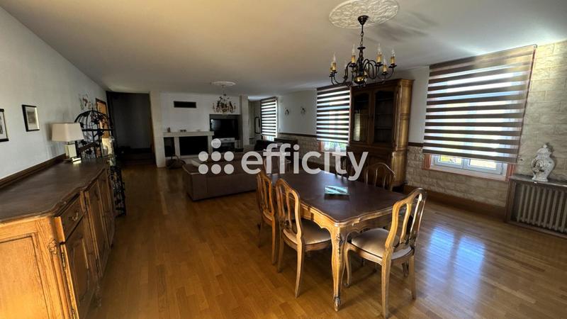 Maison - 255 m² - 7 pièces