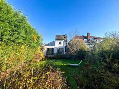 Maison - 210 m² - 6 pièces