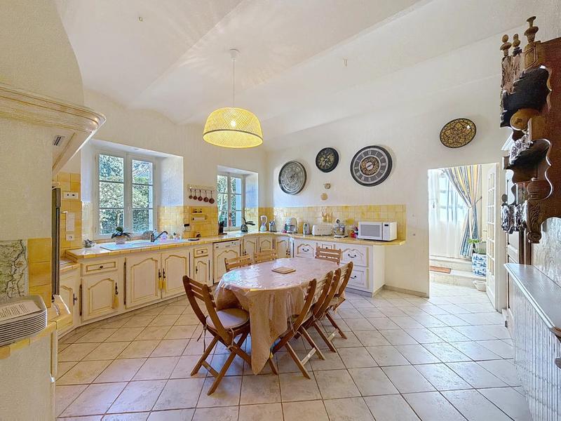 Maison - 397 m² - 8 pièces