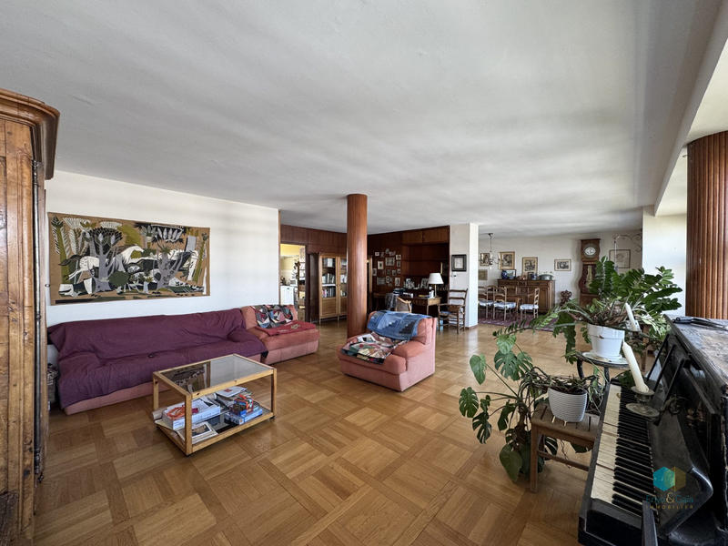 Appartement - 226 m² - 7 pièces