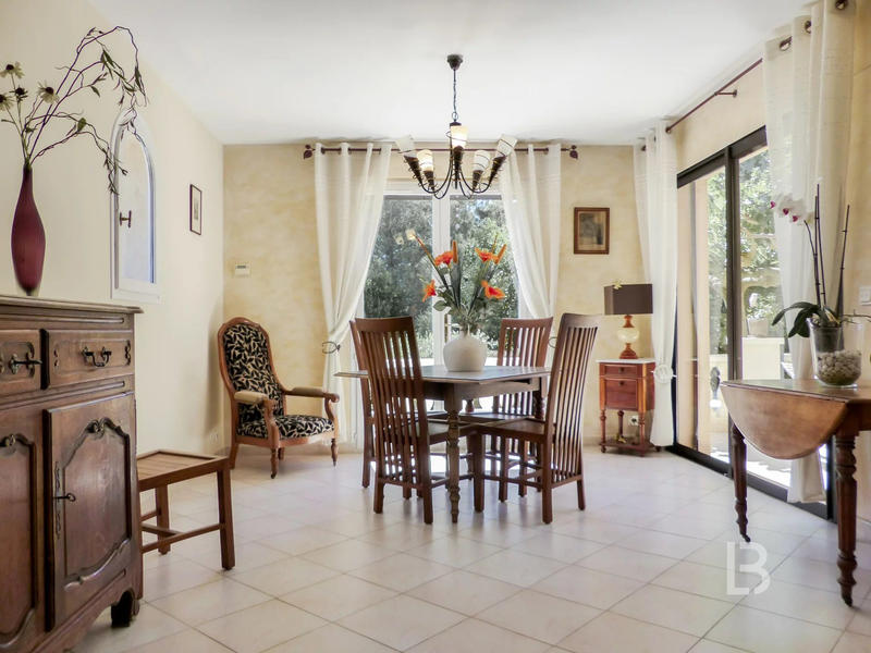 Maison - 229 m² - 9 pièces