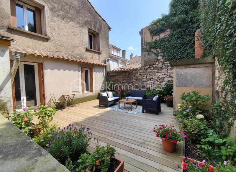 Maison - 300 m² - 13 pièces