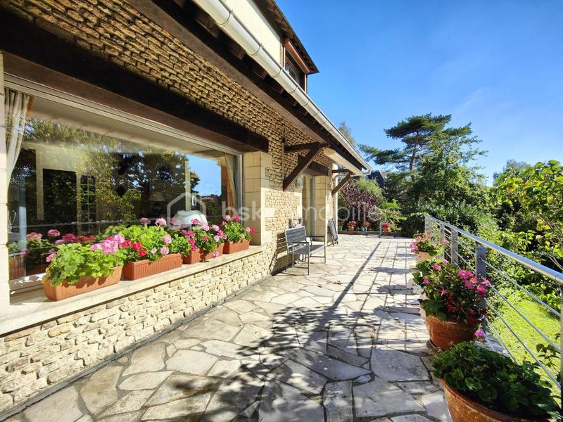 Demeure - 181 m² - 8 pièces