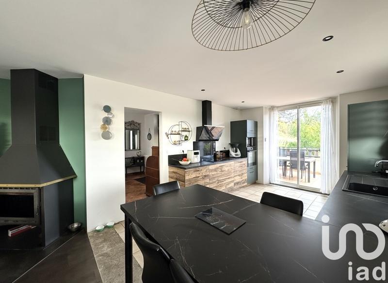 Maison - 200 m² - 8 pièces