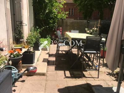 Propriété - 369 m² - 10 pièces