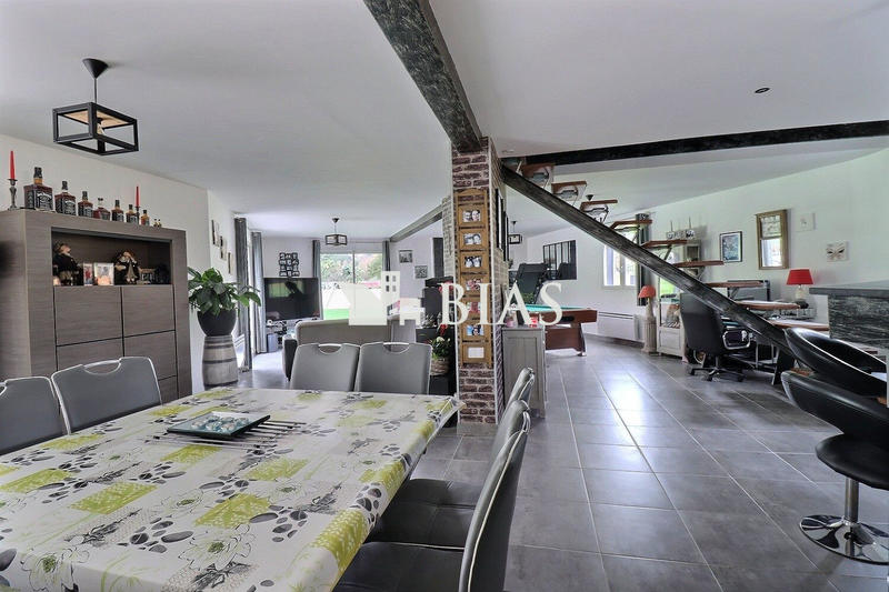 Maison contemporaine - 230 m² - 7 pièces