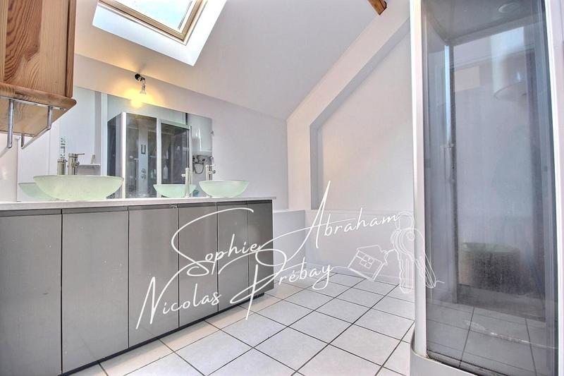 Maison - 242 m² - 7 pièces