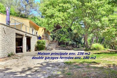 Maison - 310 m² - 10 pièces