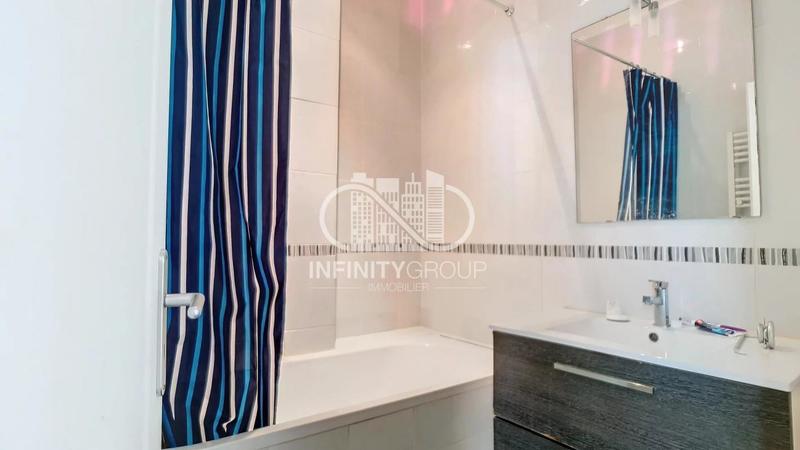 Studio - 184 m² - 8 pièces