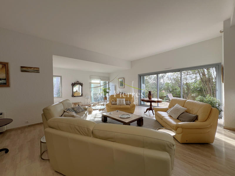 Maison - 220 m² - 6 pièces