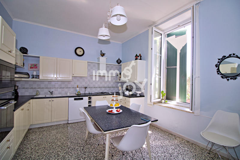 Maison - 201 m² - 6 pièces