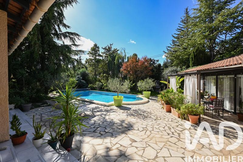 Maison - 210 m² - 5 pièces